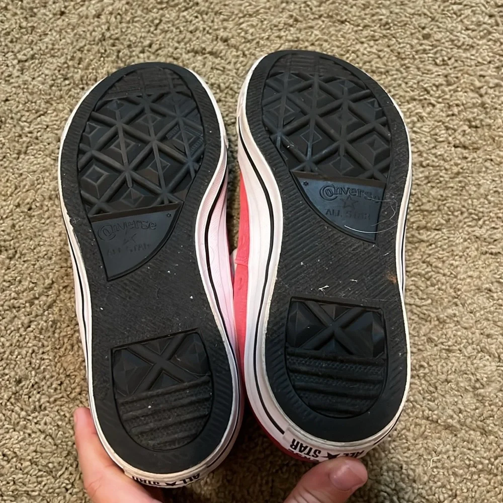Pink Converse - Picture 4 of 4